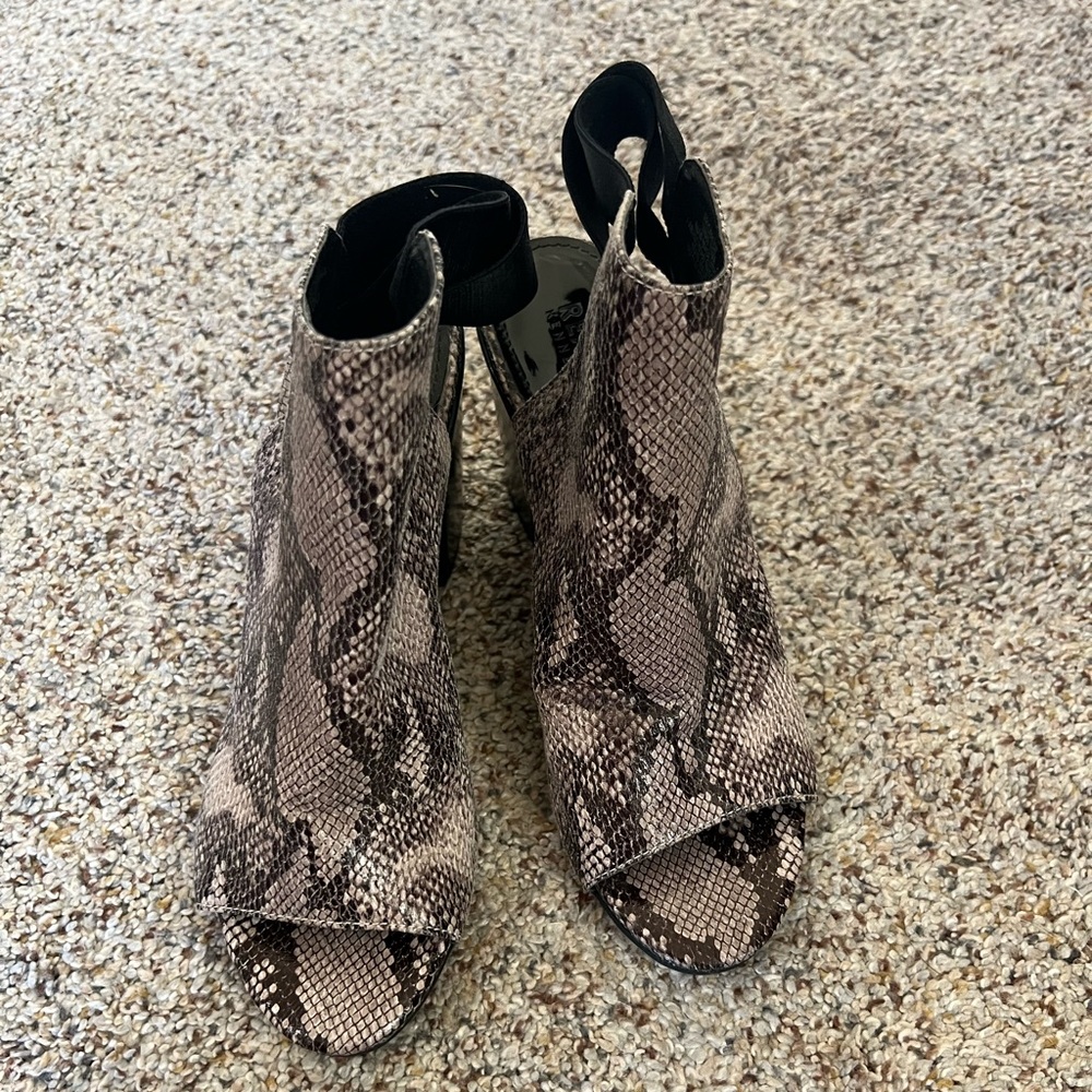 Kenneth Cole Fridah Fly Peep Toe Booties Snakeskin
